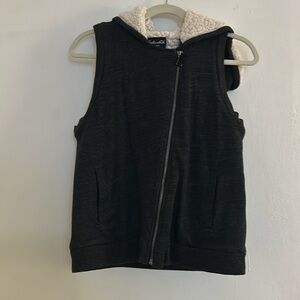 Splendid size M zipper hooded vest.  Sherpa lined.